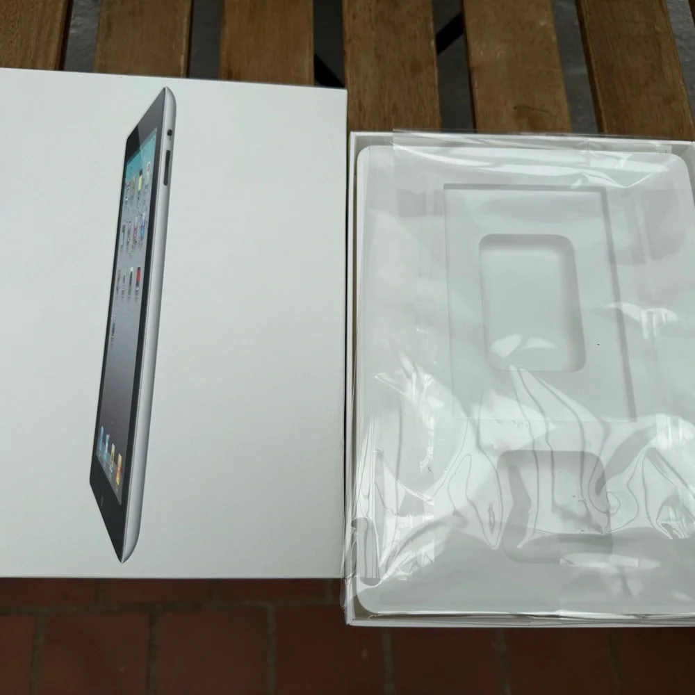 Apple iPad black or white empty box package only